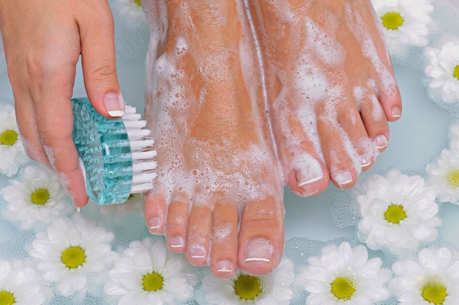 Une hygiène régulière des pieds constitue une excellente prévention des infections fongiques. 