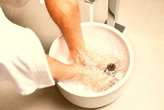 bain pour le traitement de la mycose des ongles des pieds